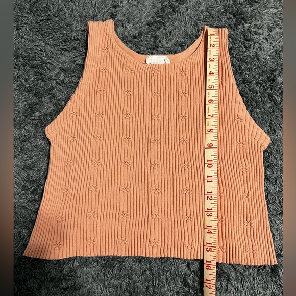 Storia Floral Texture Cropped Tank - Picture 5 of 6